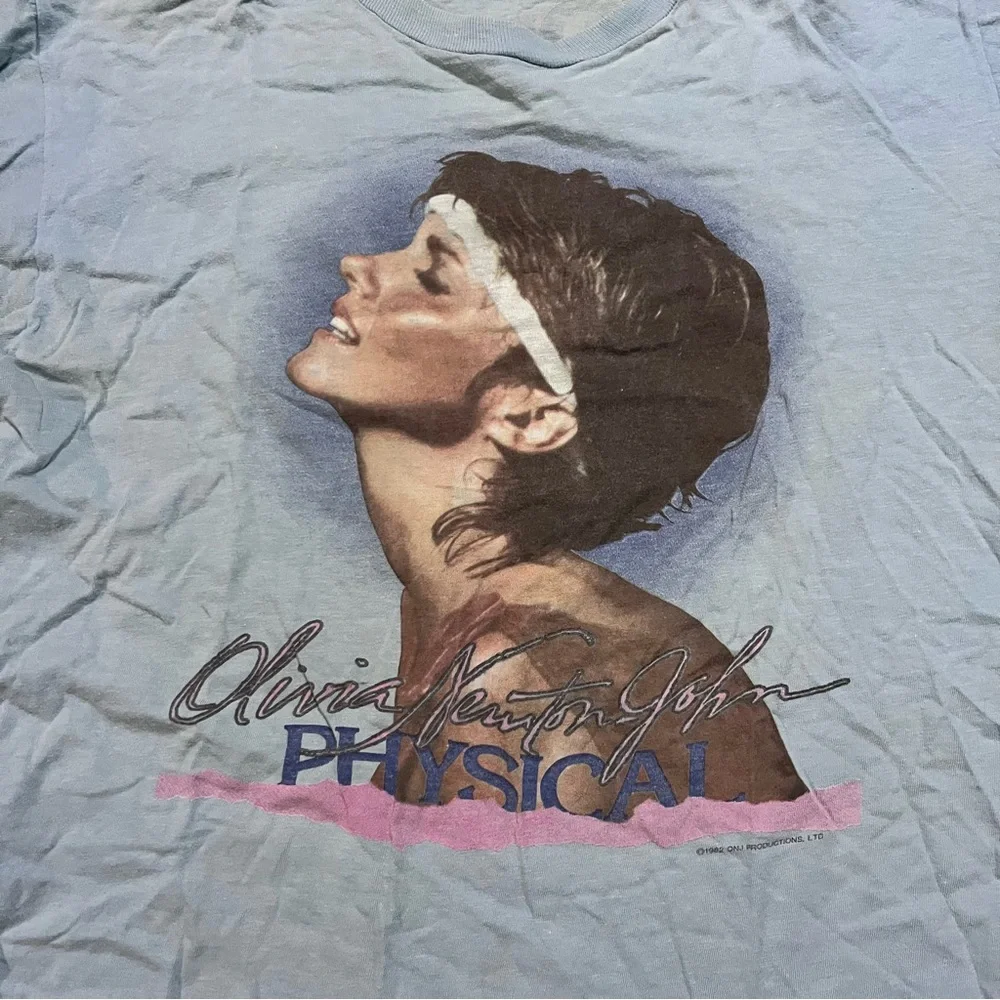Vintage 1982 Olivia Newton John “Let’s Get Physical” T-Shirt US Tour Mens Small - Picture 2 of 12
